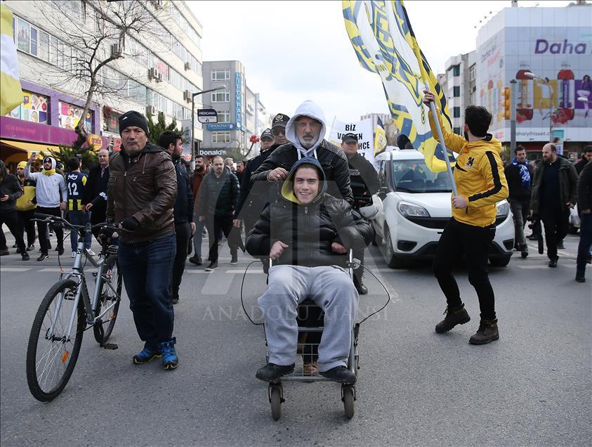Fenerbahçeli taraftarlardan TFF'ye protesto
