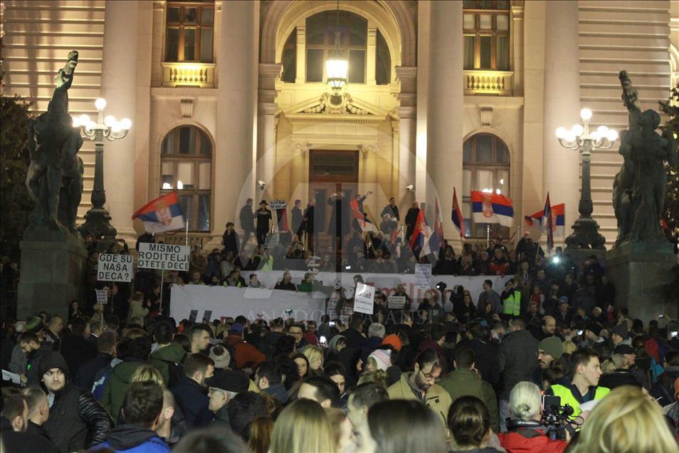 Karadağ ve Sırbistan'da hükümet karşıtı protesto
