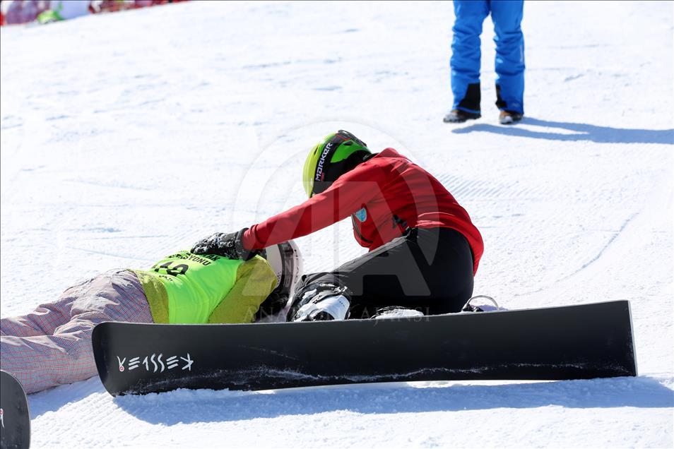 Yıldız Dağı'nda snowboardcular yarıştı 
