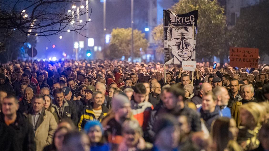 Karadağ ve Sırbistan'da hükümet karşıtı protesto
