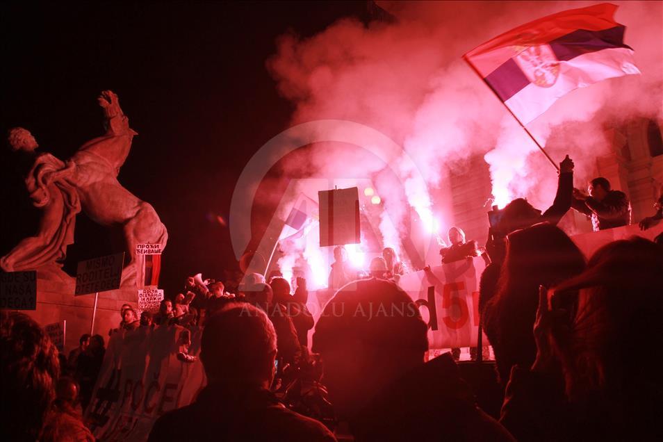 Karadağ ve Sırbistan'da hükümet karşıtı protesto