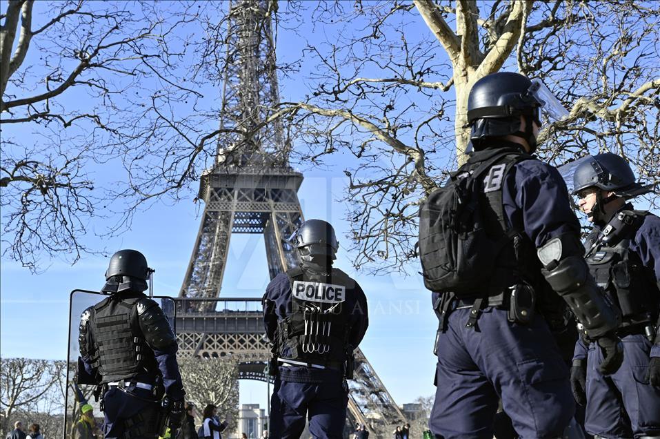 14th Yellow vest demonstration in Paris