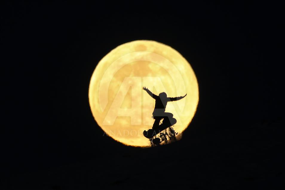 Supermoon in Turkey's Van