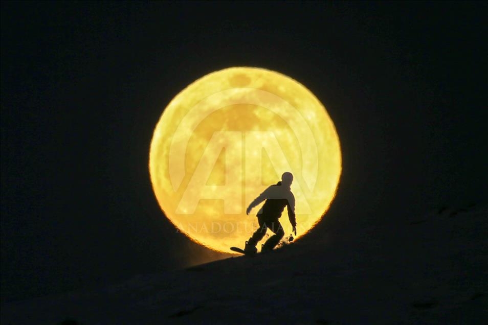 Supermoon in Turkey's Van