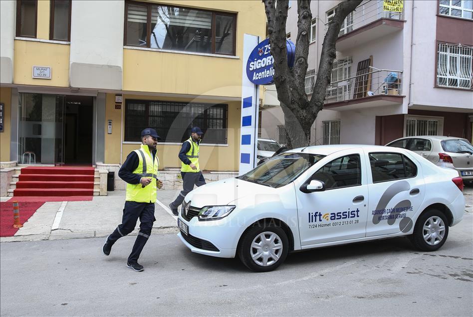 Asansörde kalanlar için özel kurtarma timi