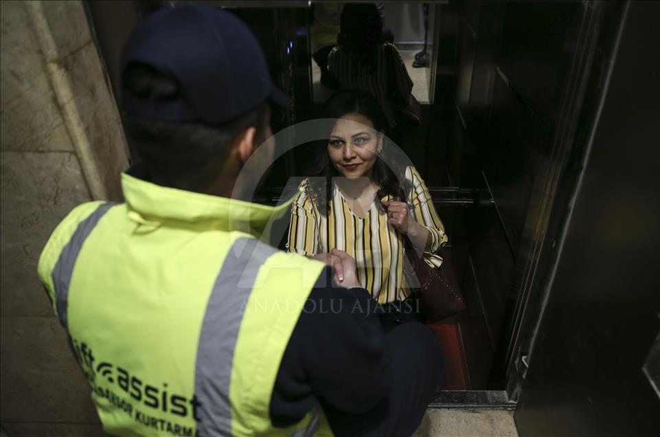 Asansörde kalanlar için özel kurtarma timi
