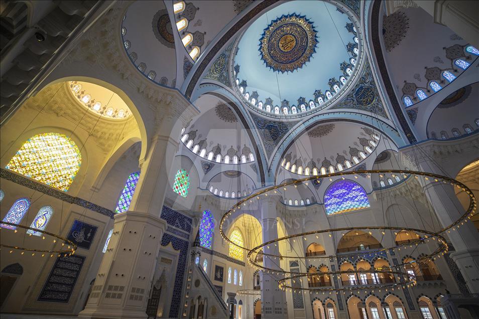 
U Istanbulu se sprema otvaranje velike Camlica džamije 