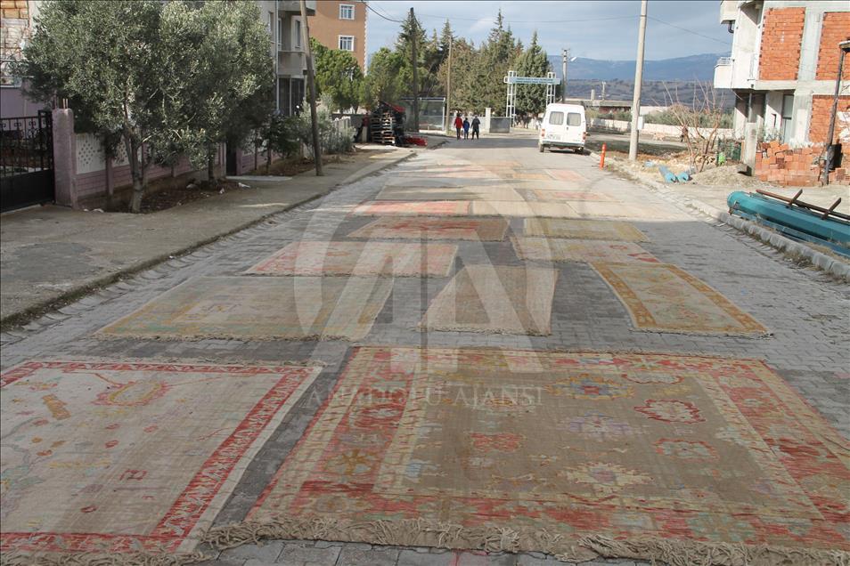 Üzerinden araba geçen halıların değeri artıyor