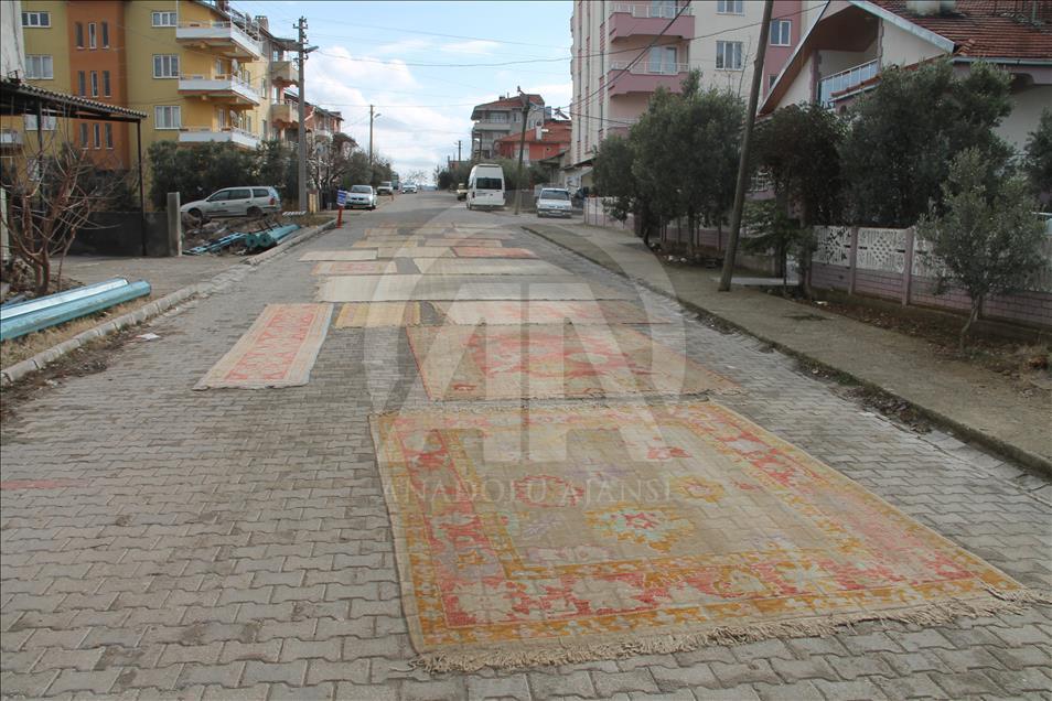 Üzerinden araba geçen halıların değeri artıyor