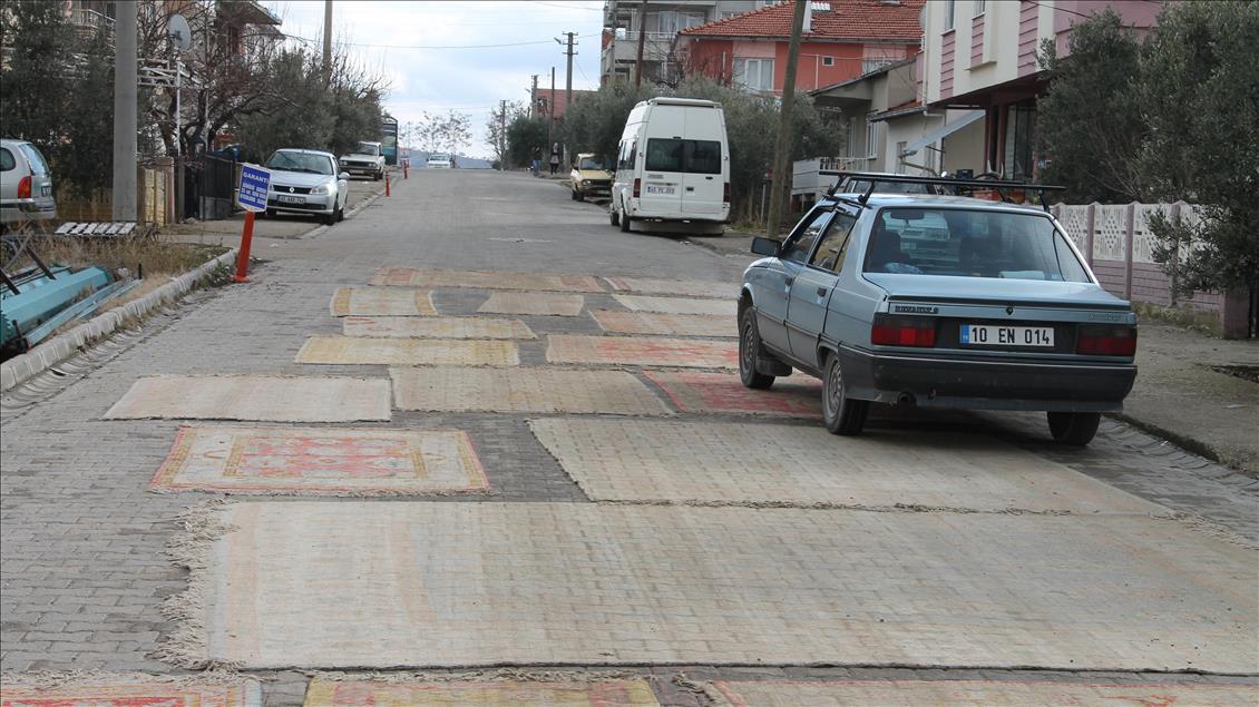 Üzerinden araba geçen halıların değeri artıyor