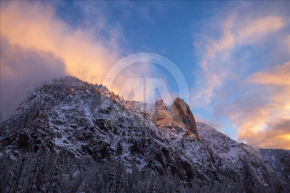 Paisajes nevados del valle de Yosemite en EEUU