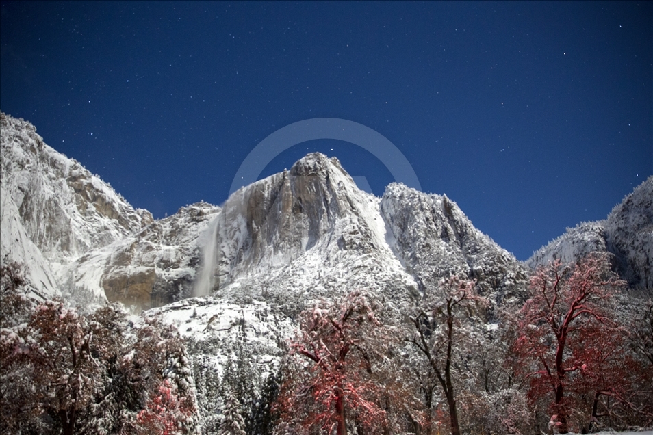 Paisajes nevados del valle de Yosemite en EEUU