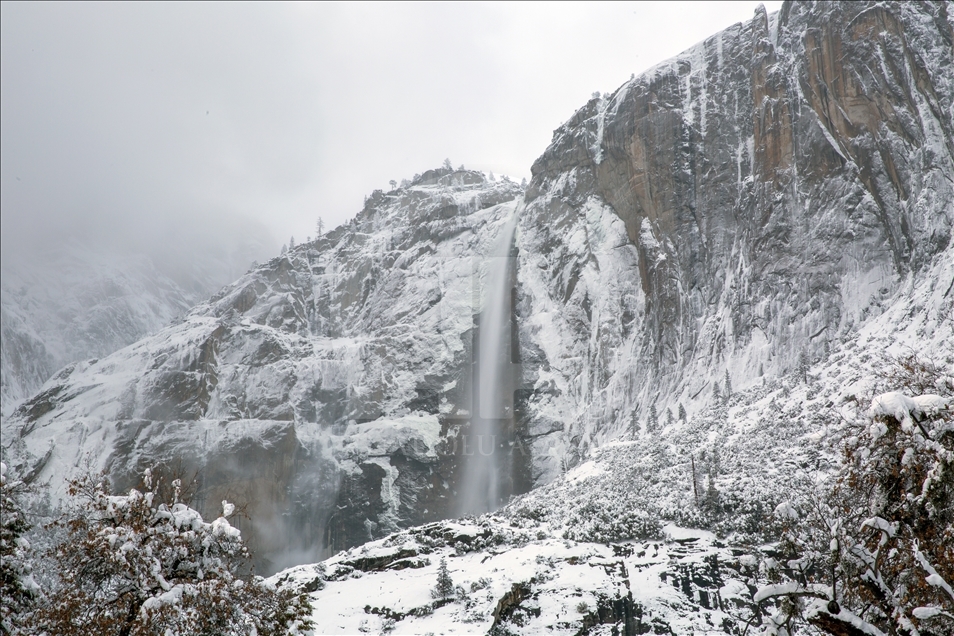 Paisajes nevados del valle de Yosemite en EEUU