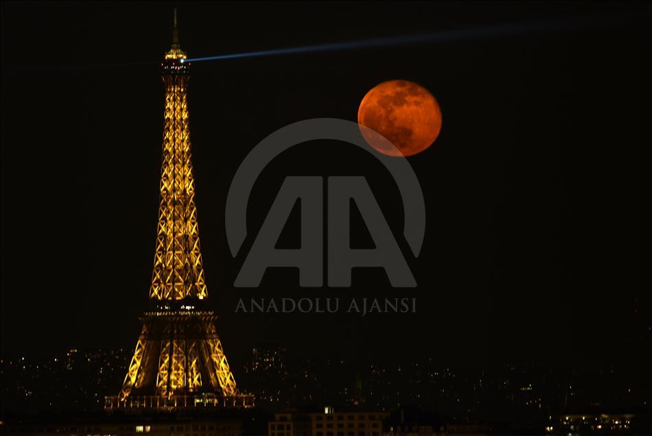 Paris'te "Süper Ay"
