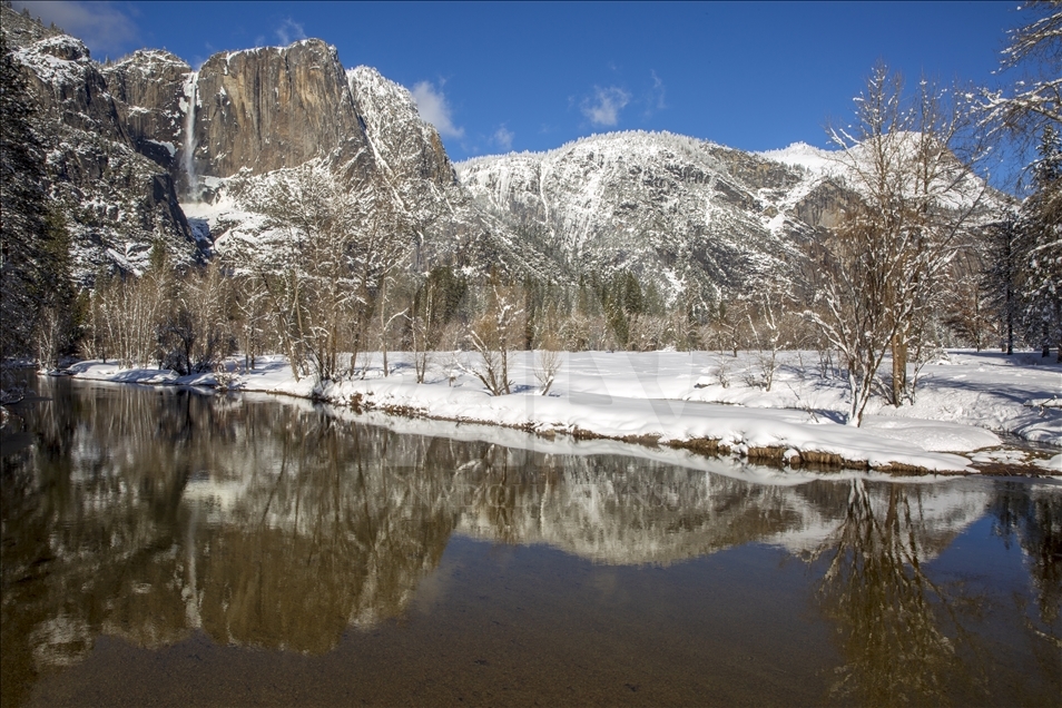 Paisajes nevados del valle de Yosemite en EEUU
