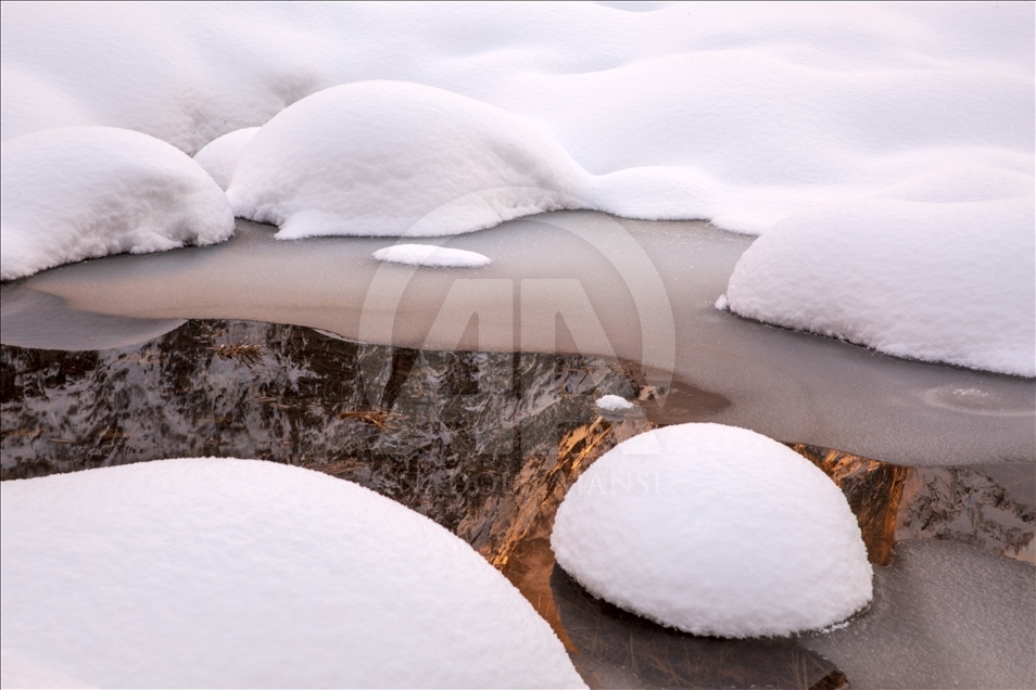 Paisajes nevados del valle de Yosemite en EEUU