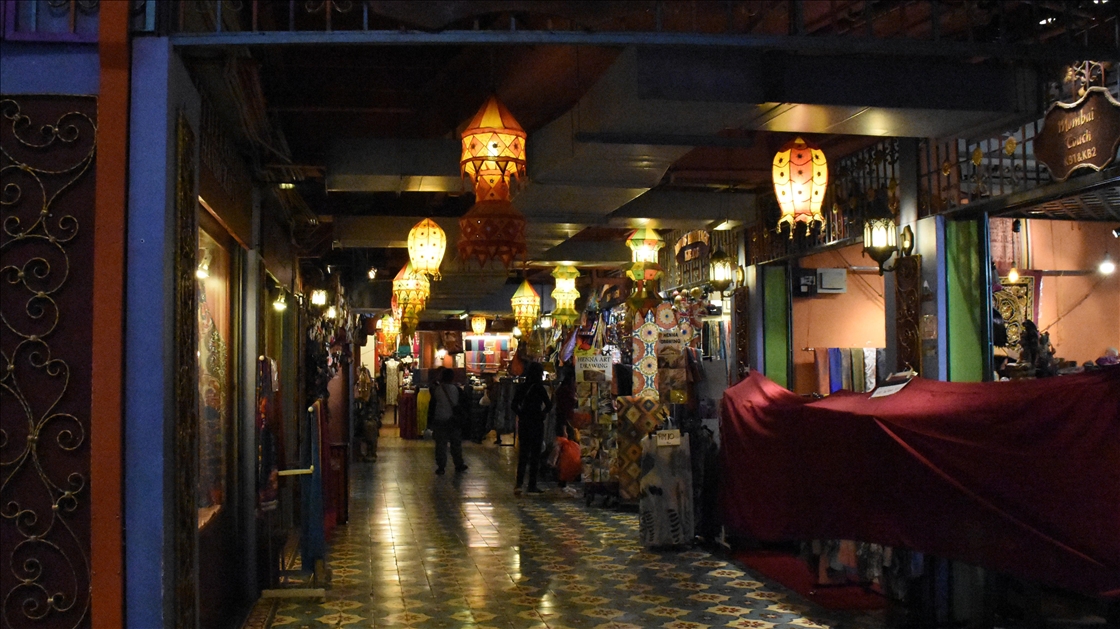 Kuala Lumpur'un kapalı çarşısı "Pasar Seni"