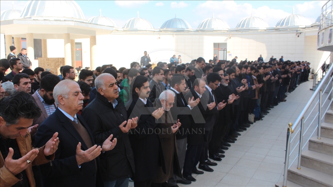 Turqi, falet namazi i xhenazes në mungesë për të rinjtë e ekzekutuar në Egjipt