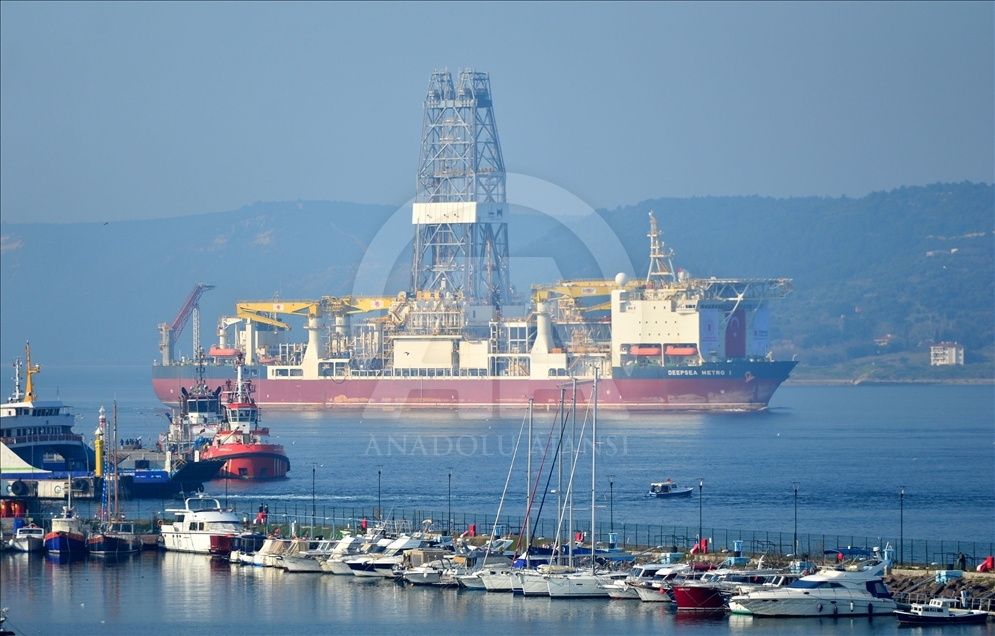 سفينة تركية تعبر مضيق الدردنيل تمهيدا للتنقيب عن النفط شرقي المتوسط
