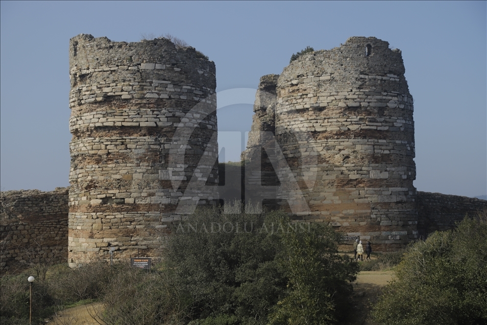 Le château de Yoros : histoire, magie et puissance 
