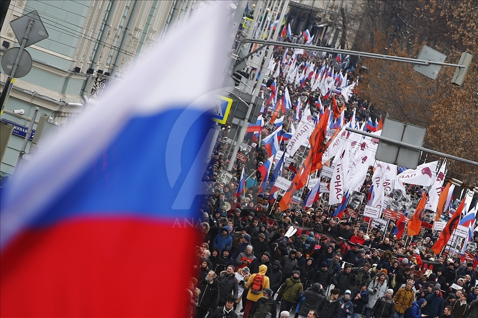 Öldürülen Rus muhalif Boris Nemtsov anısına yürüyüş