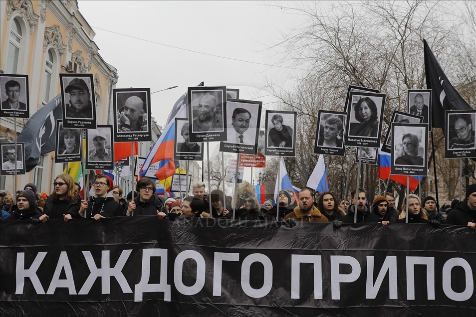 Öldürülen Rus muhalif Boris Nemtsov anısına yürüyüş