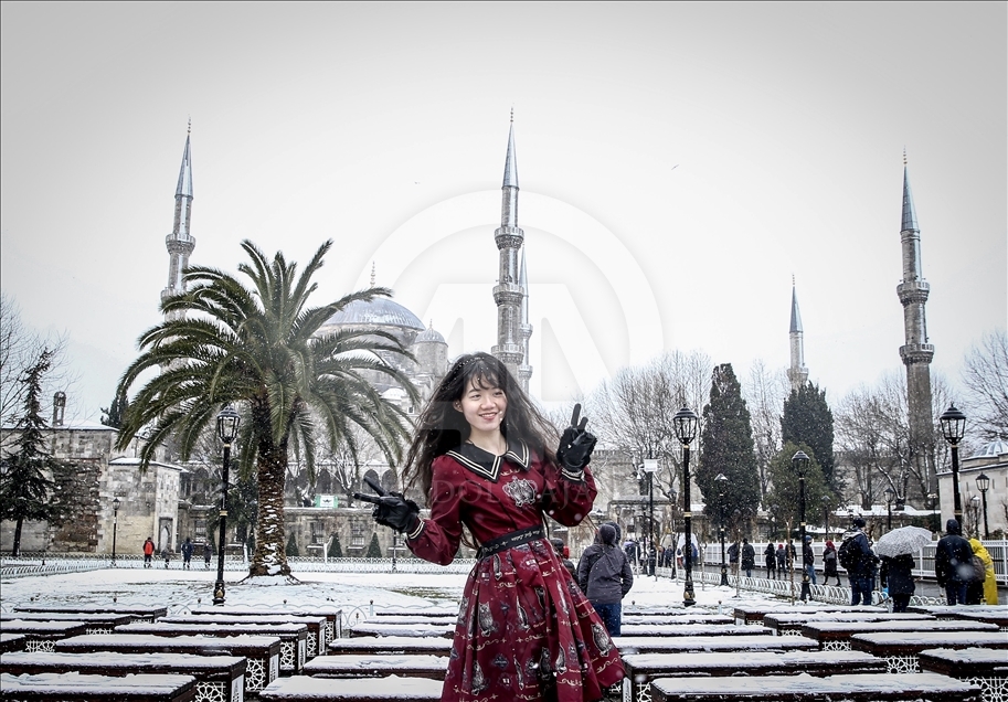 بارینی بهفر له ئیستانبوڵ