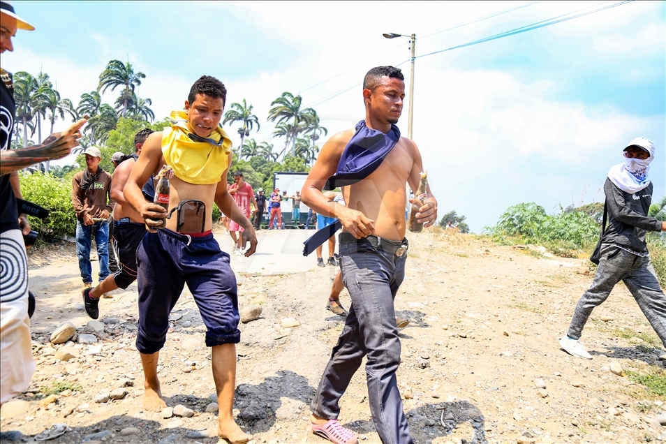 Enfrentamientos en el puente internacional Simón Bolivar