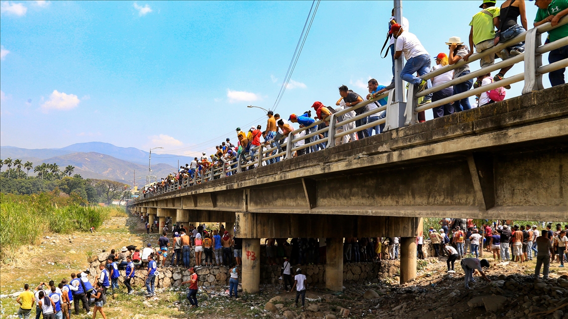 Venezuela'da Simon Bolivar Köprüsü'nde arbede