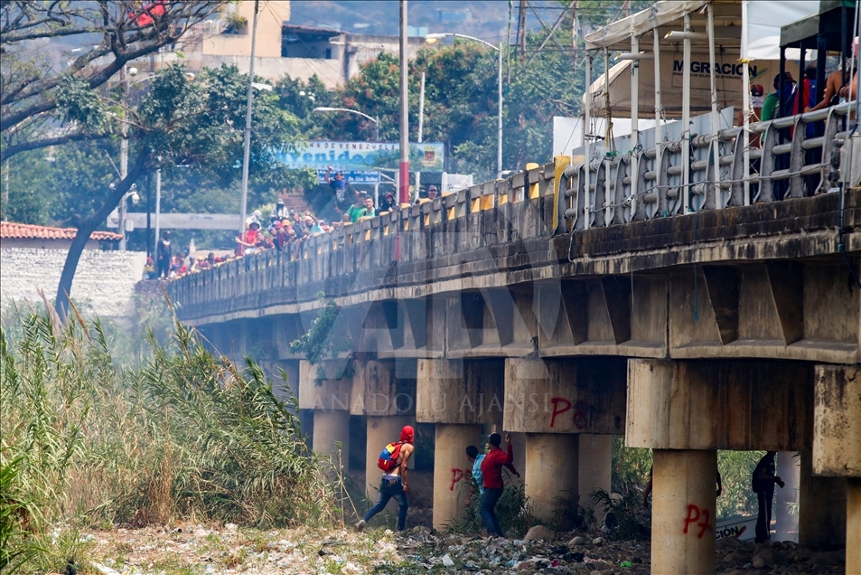 Enfrentamientos en el puente internacional Simón Bolivar