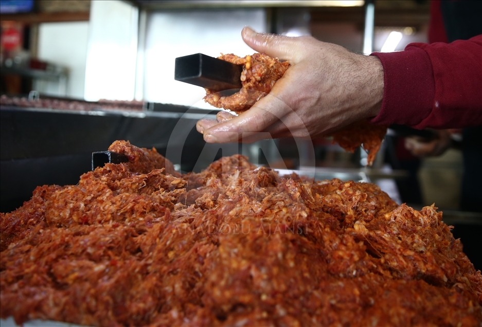 Adana'da yeni lezzet: "Metrelik Adana boru kebabı"