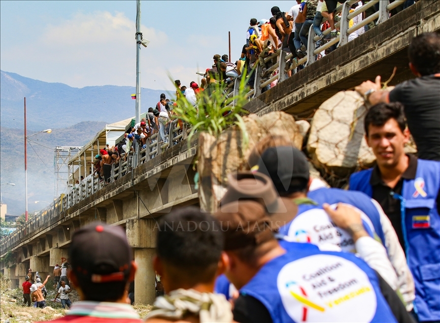 Enfrentamientos en el puente internacional Simón Bolivar