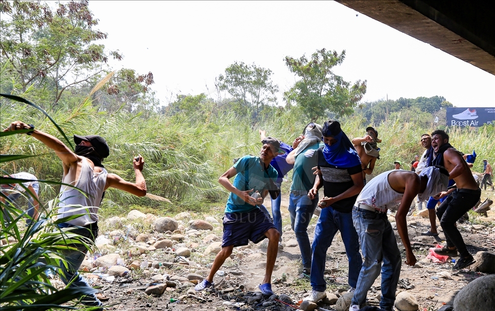 Enfrentamientos en el puente internacional Simón Bolivar