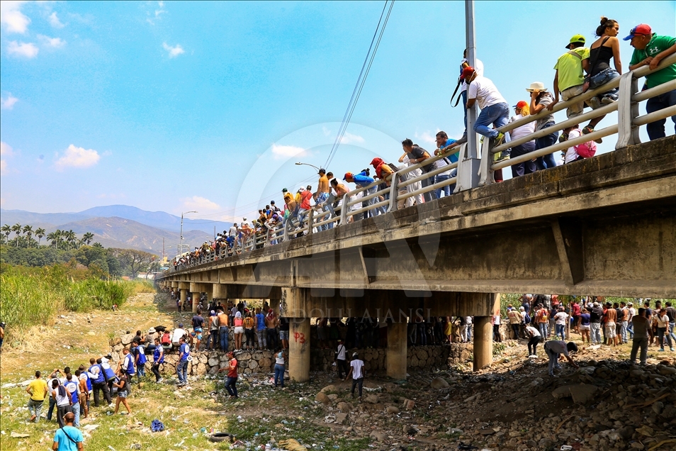 Enfrentamientos en el puente internacional Simón Bolivar