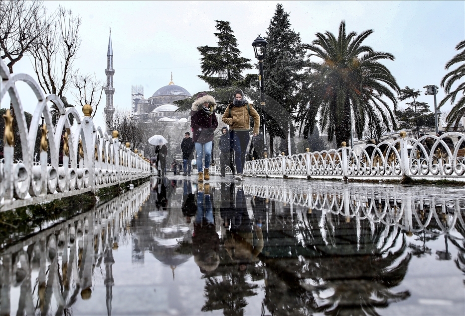 بارینی بهفر له ئیستانبوڵ