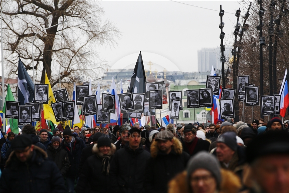 Öldürülen Rus muhalif Boris Nemtsov anısına yürüyüş