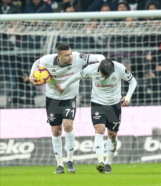 Besiktas v Fenerbahce: Turkish Super Lig
