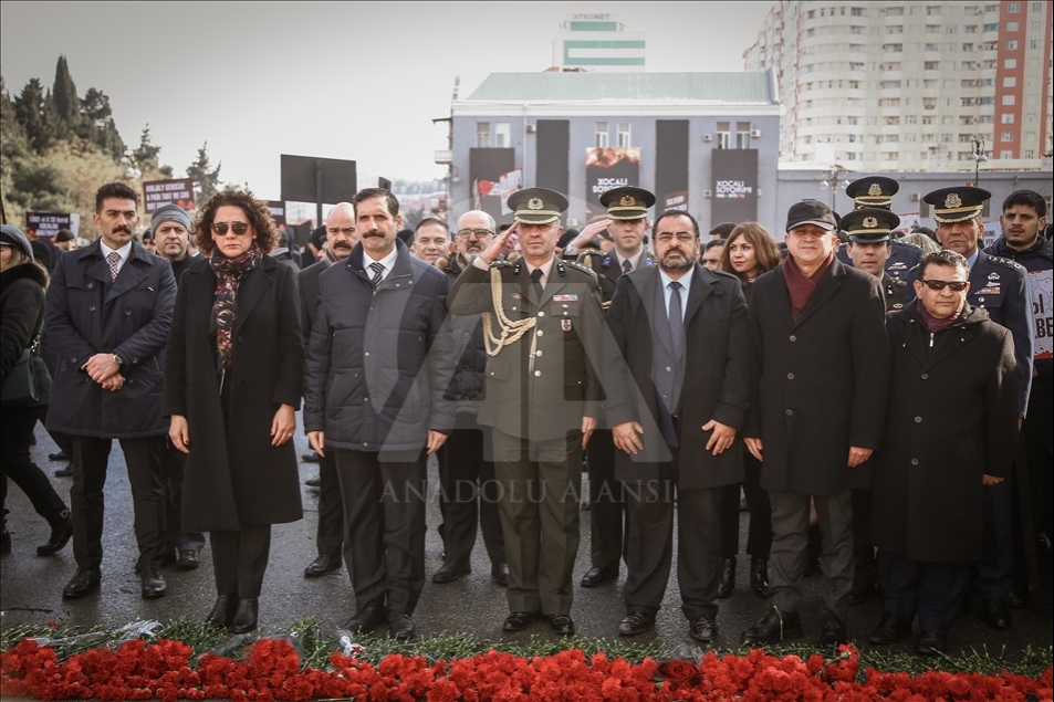 У мемориала «Крик матери» в Баку почтили память жертв геноцида в Ходжалы
