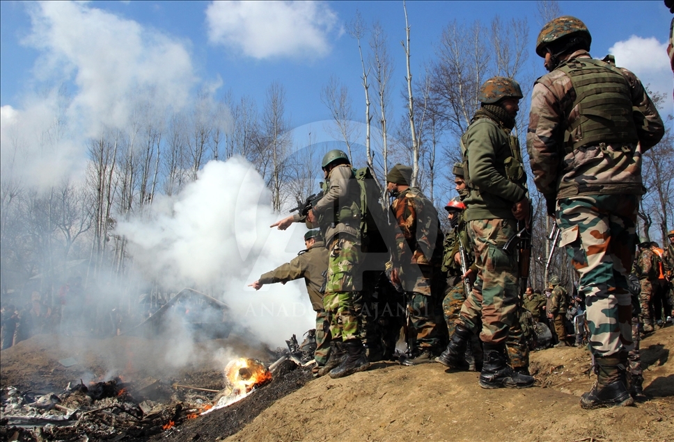 Four killed as Indian aircraft crashes in Kashmir