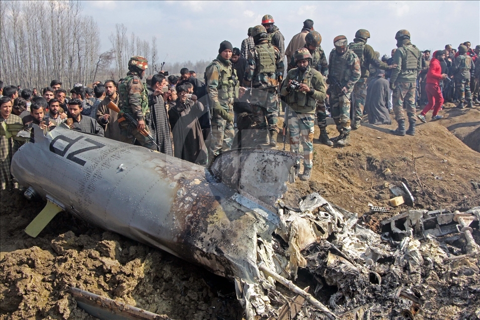 Four killed as Indian aircraft crashes in Kashmir