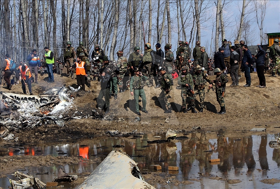 Four killed as Indian aircraft crashes in Kashmir