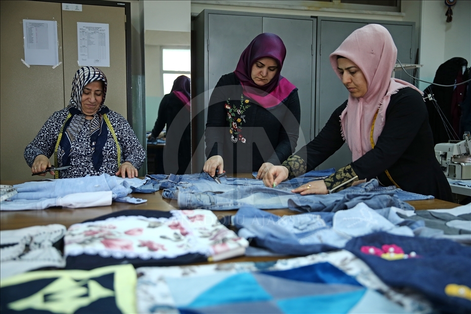 Atık tekstil ürünleri alışveriş çantasına dönüşüyor