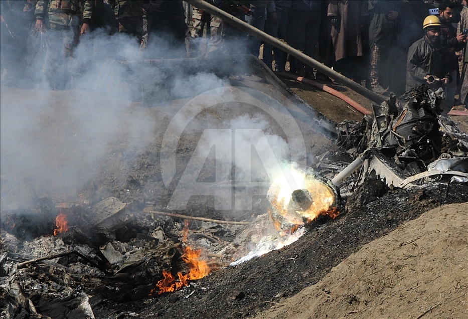 Four killed as Indian aircraft crashes in Kashmir