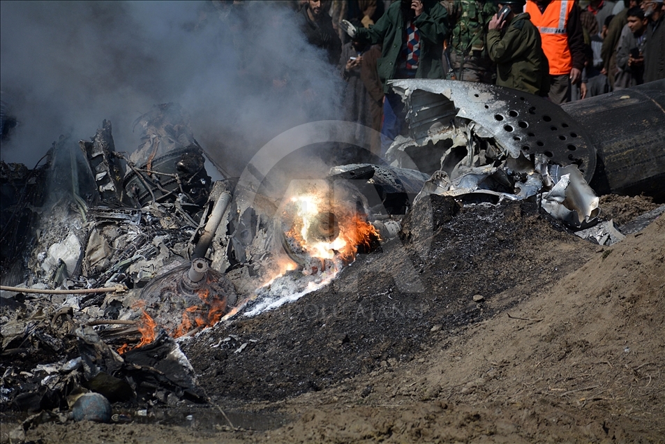 Four killed as Indian aircraft crashes in Kashmir
