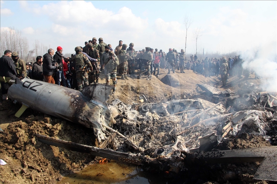 Four killed as Indian aircraft crashes in Kashmir