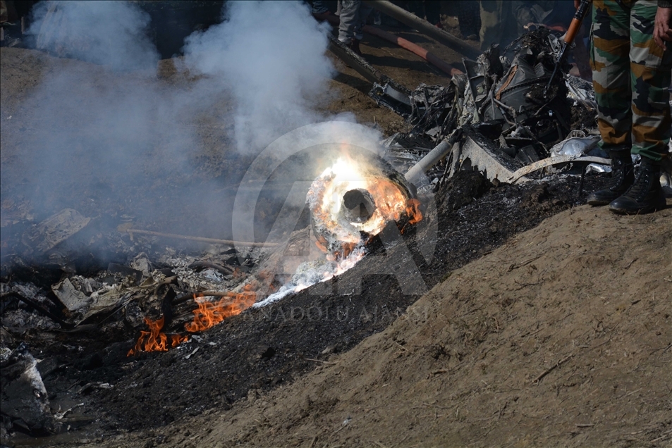 Four killed as Indian aircraft crashes in Kashmir