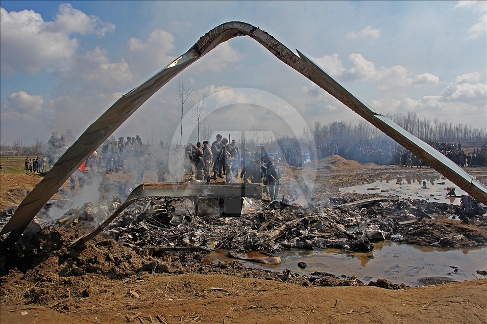 Four killed as Indian aircraft crashes in Kashmir