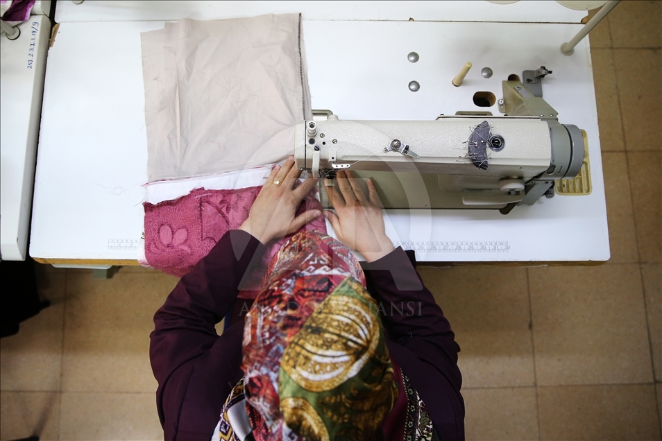 Atık tekstil ürünleri alışveriş çantasına dönüşüyor