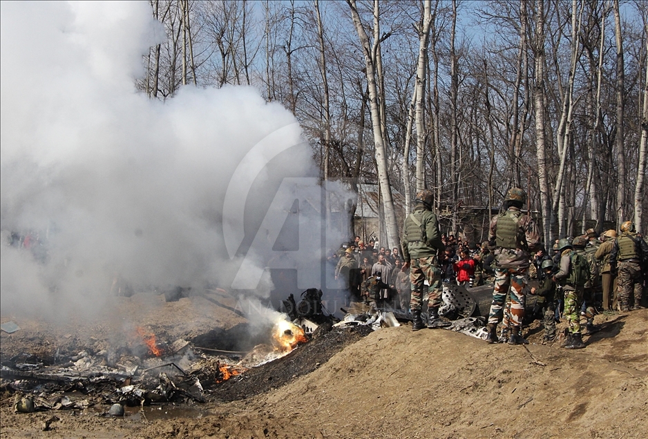 Four killed as Indian aircraft crashes in Kashmir