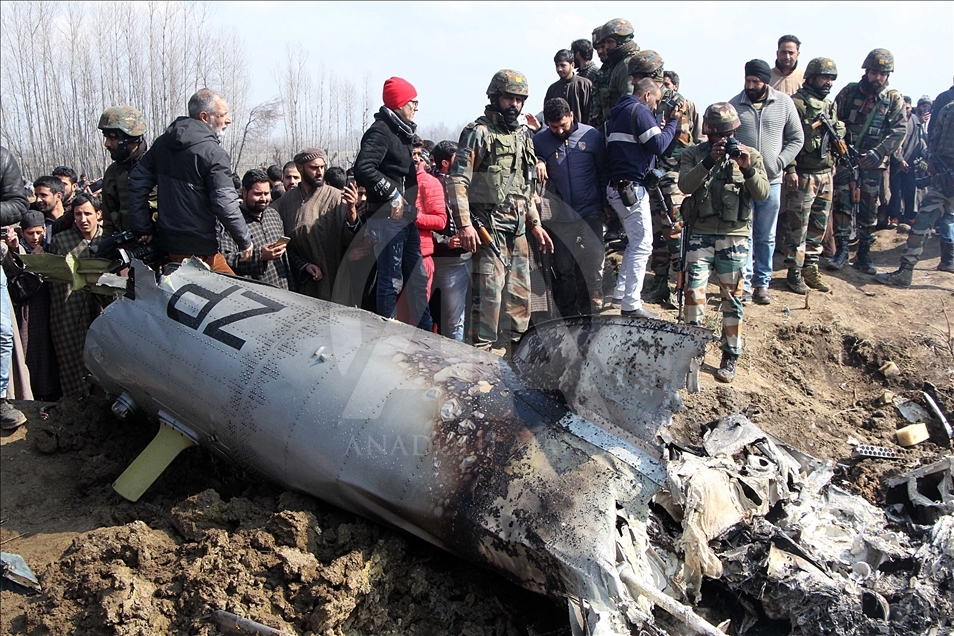 Four killed as Indian aircraft crashes in Kashmir